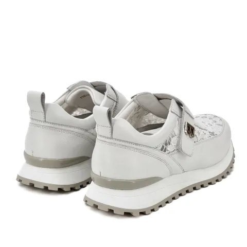 Кроссовки женские