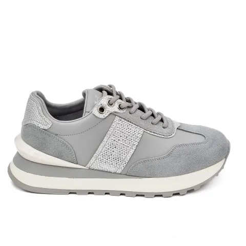 Кроссовки женские