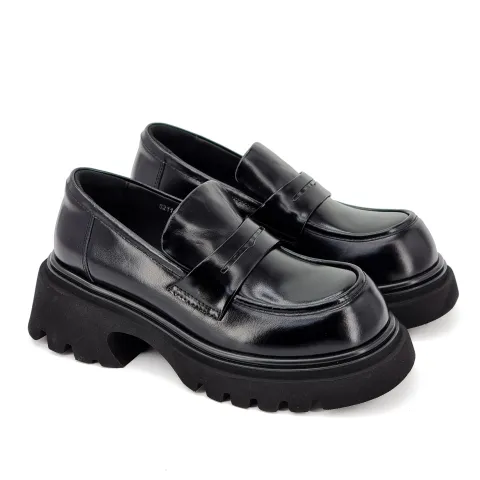 Лоферы женские