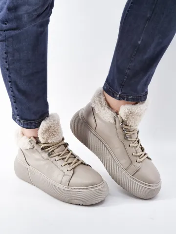 Кроссовки женские