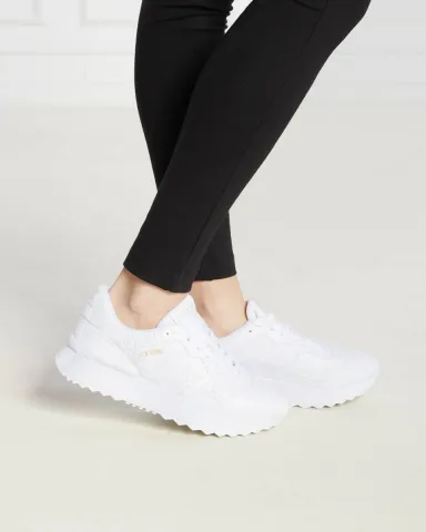 Кроссовки женские