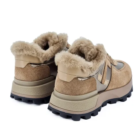 Кроссовки женские