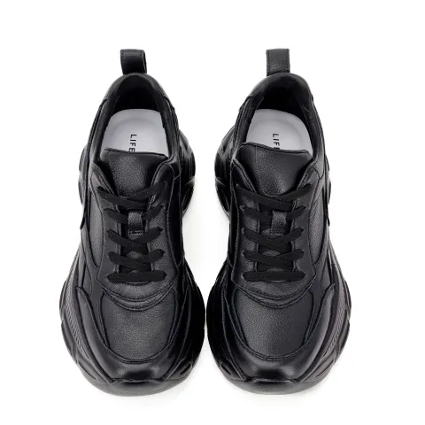 Кроссовки женские