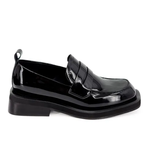 Лоферы женские