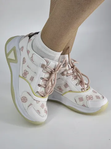 Кроссовки женские