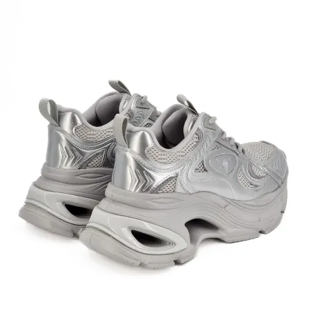 Кроссовки женские