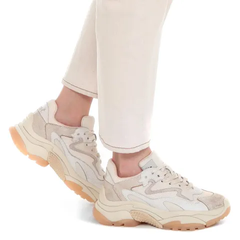 Кроссовки женские