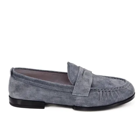 Лоферы женские