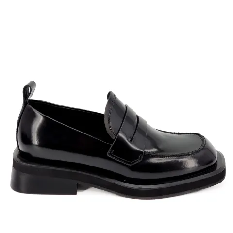 Лоферы женские