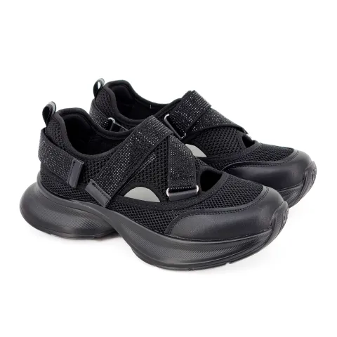 Кроссовки женские