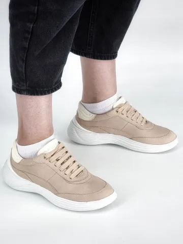 Кроссовки женские