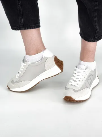 Кроссовки женские