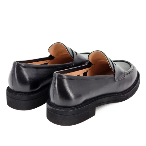 Лоферы женские