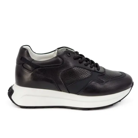 Кроссовки женские