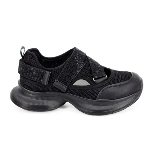 Кроссовки женские