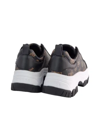 Кроссовки женские