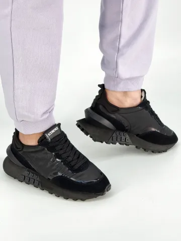 Кроссовки женские