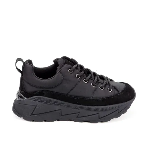 Кроссовки женские