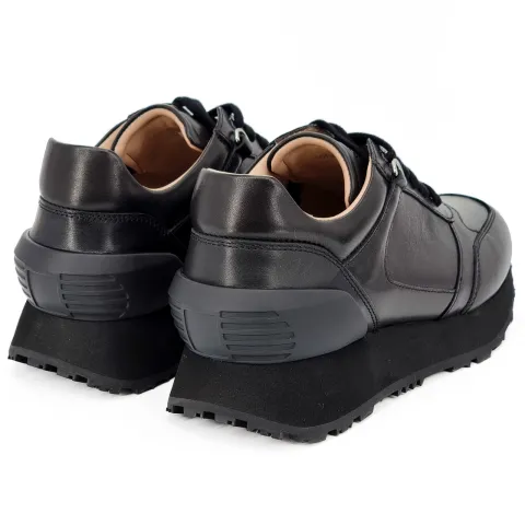 Кроссовки женские