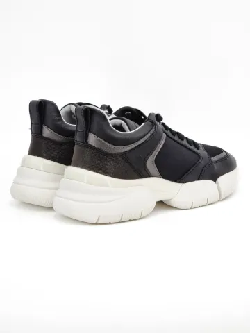 Кроссовки женские