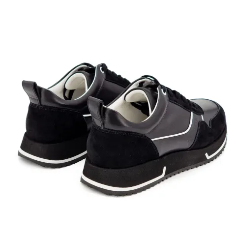 Кроссовки женские