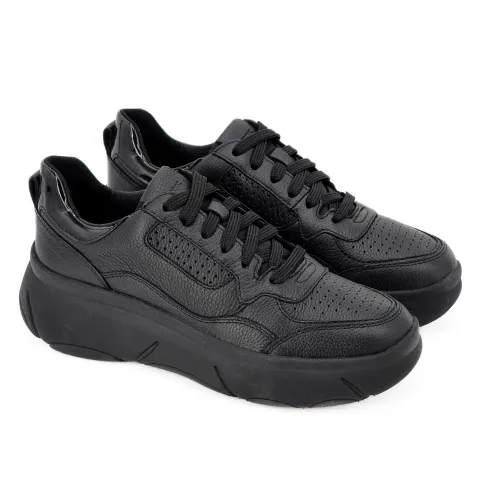 Кроссовки женские