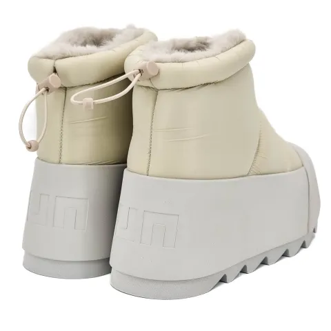 Дутики женские