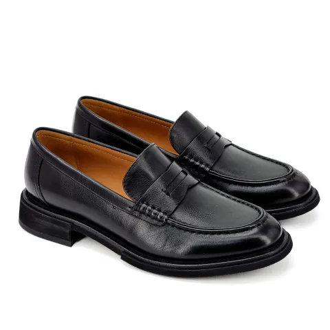 Лоферы женские