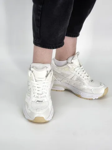 Кроссовки женские