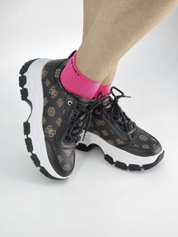 Кроссовки женские