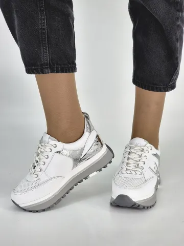 Кроссовки женские