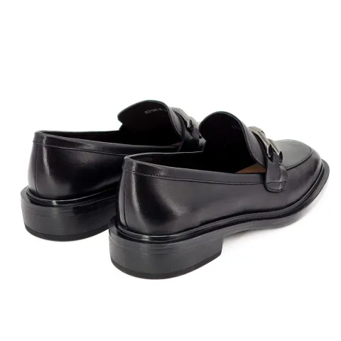 Лоферы женские