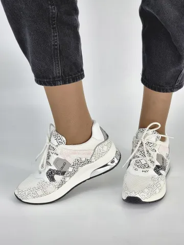 Кроссовки женские