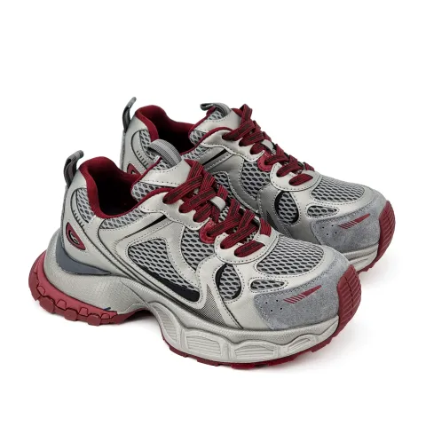 Кроссовки женские