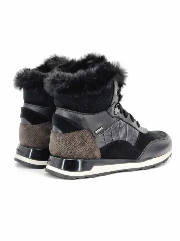 Кроссовки женские