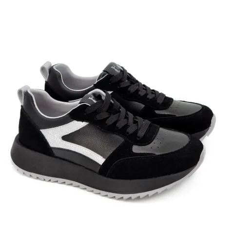 Кроссовки женские