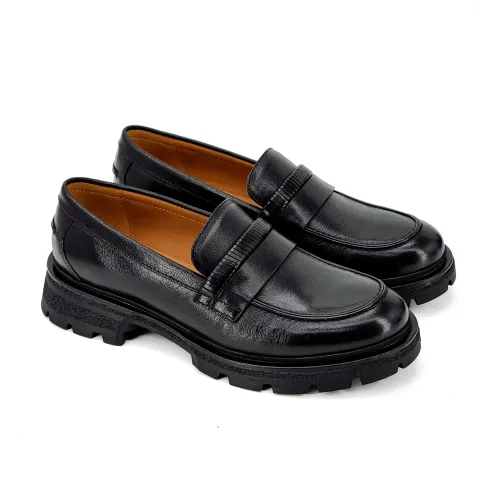 Лоферы женские