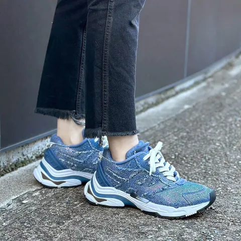 Кроссовки женские