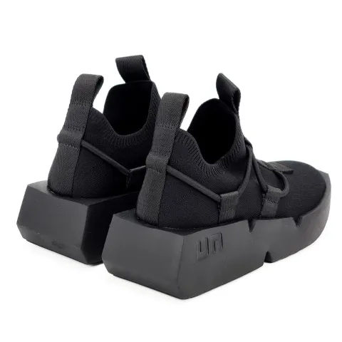 Кроссовки женские