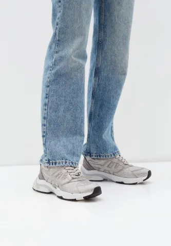 Кроссовки женские