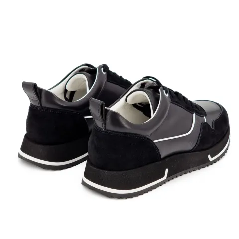 Кроссовки женские