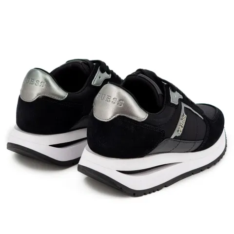 Кроссовки женские