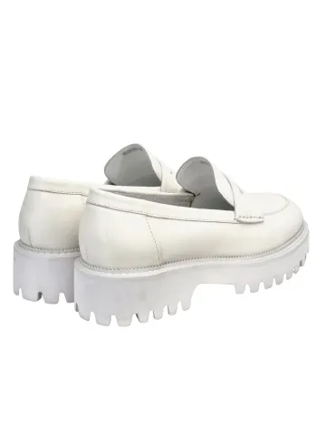 Лоферы женские