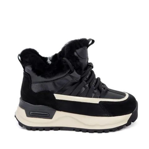 Кроссовки женские