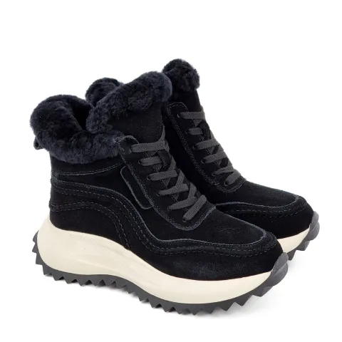 Кроссовки женские