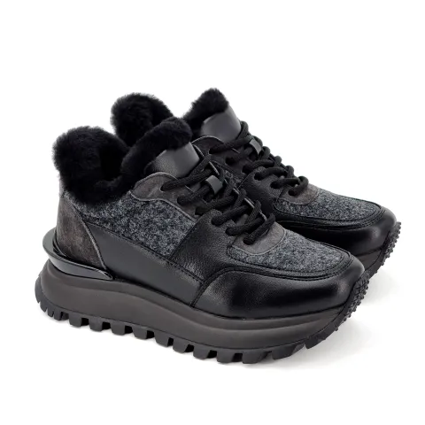 Кроссовки женские