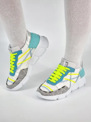 Кроссовки женские