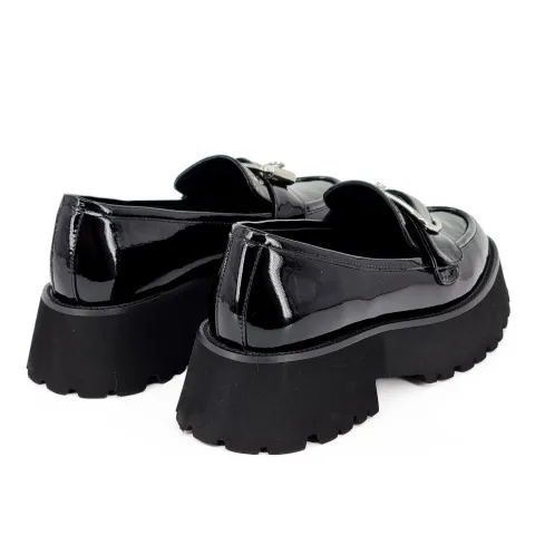 Лоферы женские