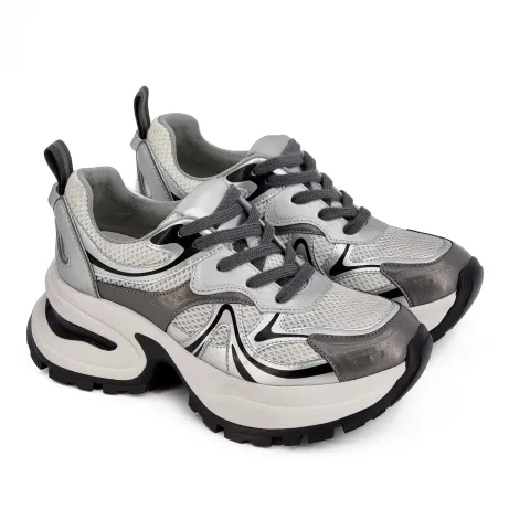 Кроссовки женские