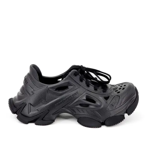 Кроссовки женские